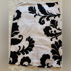 VTG White House Black Market Size 2 White/Black Damask Pencil Skirt EUC #102